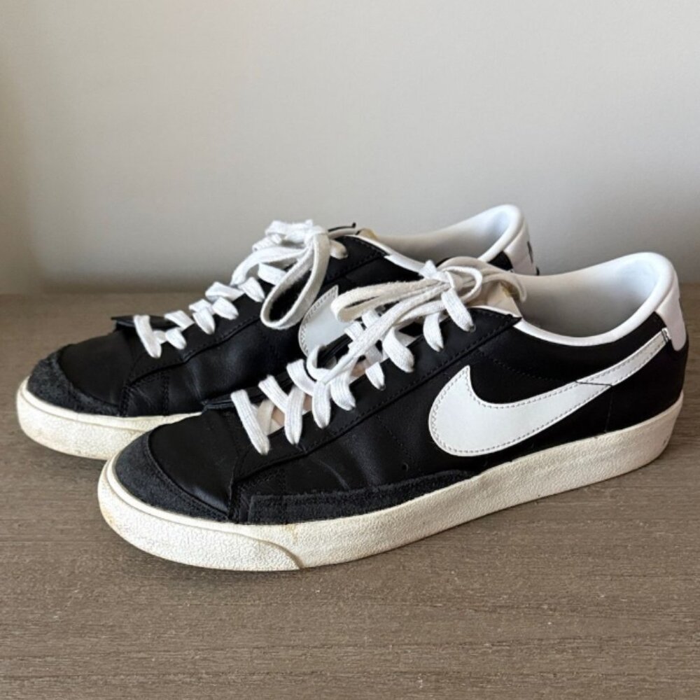 Nike Blazer Low 77 Sneaker in Black & White Leather Size 11.5 - Picture 4 of 9